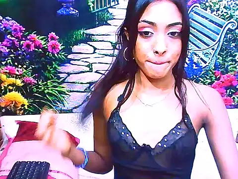 IndianPretty14u2Luv webcam