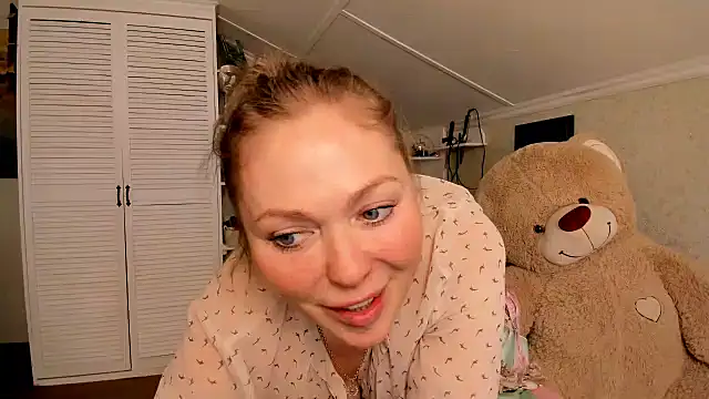simonamartin (F mature) - ANAL !!!
