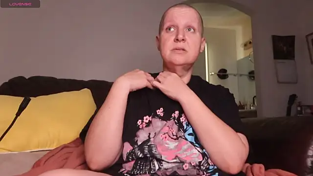 BellaBlueBBW webcam