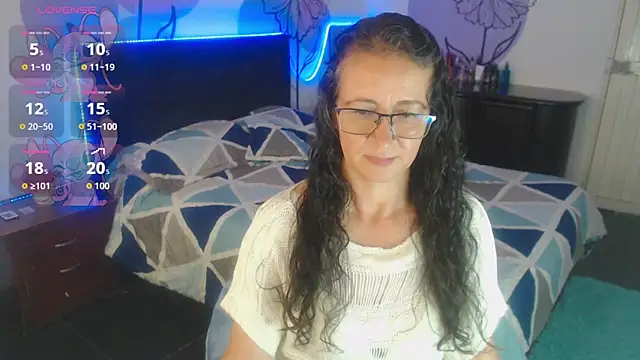 aura_latinax webcam