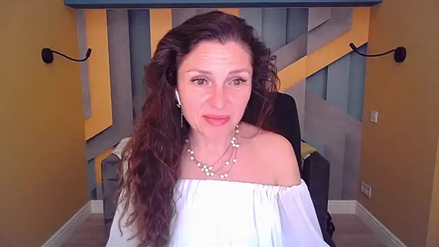 EllaLong webcam