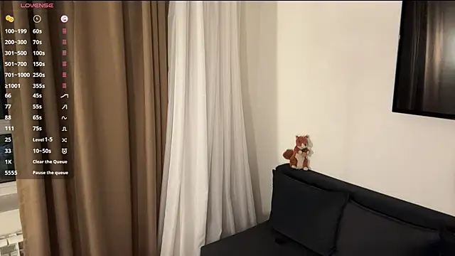 Ur_neighbor_Kira webcam