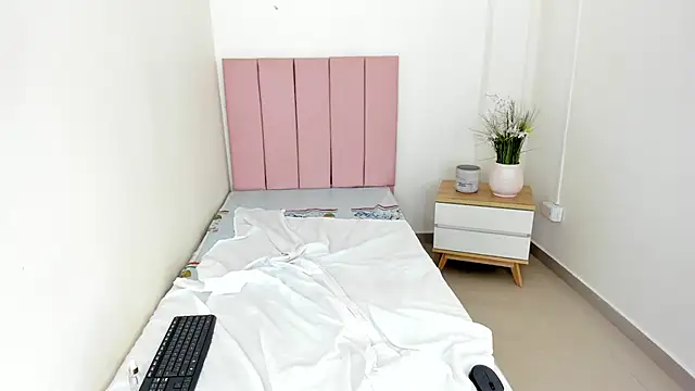 Mindy_Claker webcam