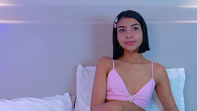 NaomiKlarc webcam