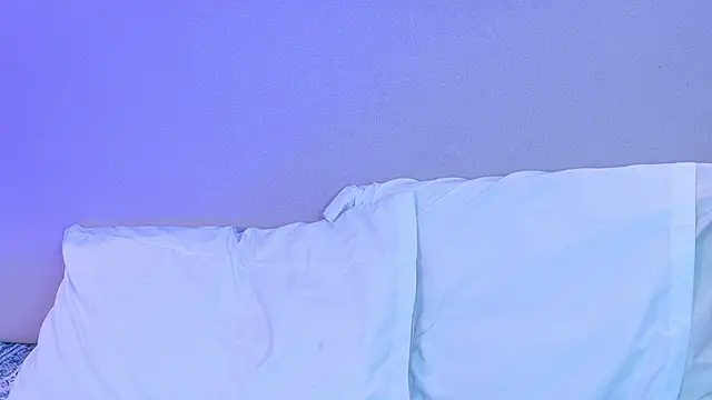 NaomiKlarc webcam