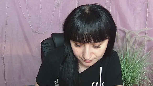 NinaFlawlees webcam