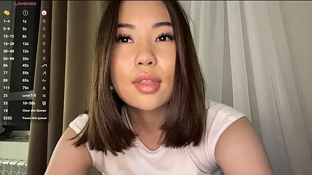 Ur_neighbor_Kira webcam