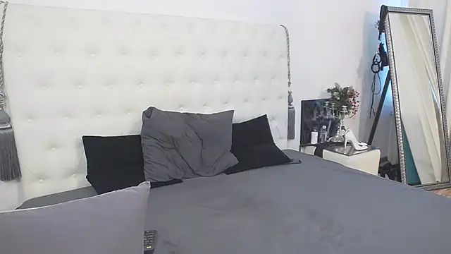 AlinaOnly webcam