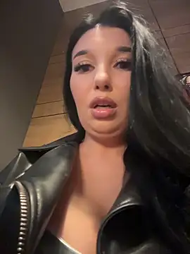 tisha_busty (F milf) - make me MOAN in KFC near PEOPLE