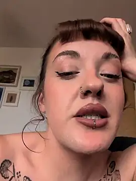 Petite_Juicy_Olive webcam