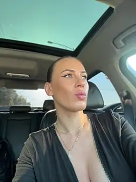 _jessyrey_ (F young) - Flash boobs * gift 🎁