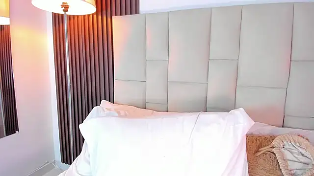 nicolqueen_ (F teen) - doggy style+ shake your ass 💋