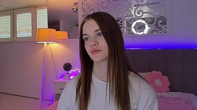 luisaclover (Ask my age) - Naked, masturbate and anal finger