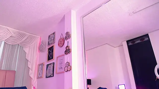 isabelledaza (T teen) - I play with my toy