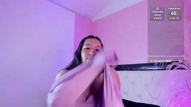 Emily_Roussee webcam