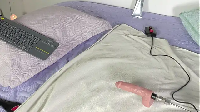 Luna_Maisoon webcam