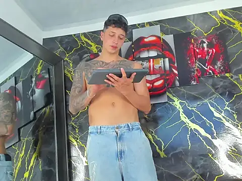 eithan_boy_ webcam