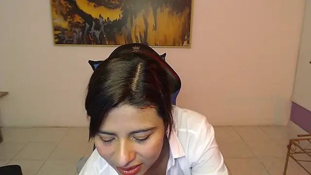 lady_isabella_ (F young) - Remove my clothes, stay in panties🫦🫦🫦