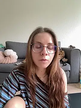 SweetLuna96 webcam