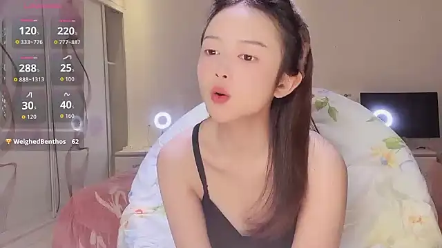 lulu-88888 (F teen) - 浅浅的露胸