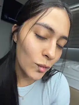 sophie__foxxx (Ask my age) - NAKED AND PUSSY PLAY CLOSE UP
