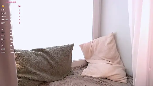Amelie_Crosby webcam