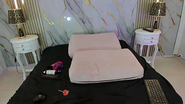 AprillRoss webcam