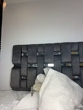 PilarJones_ webcam