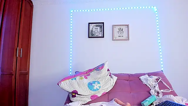 selena_jhonson - Selena_jhonson's free webcam - UK Sex Cams