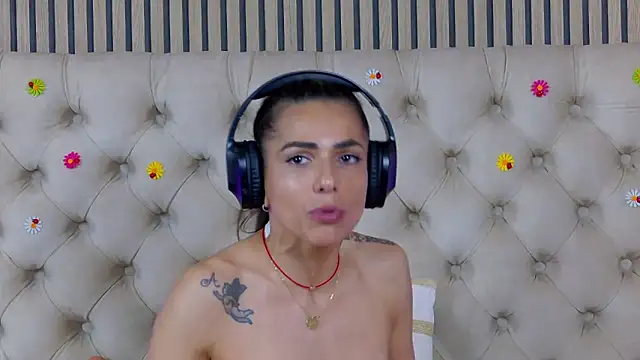 PlayfulShow webcam