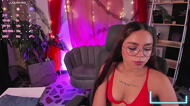 CarolineFyre webcam