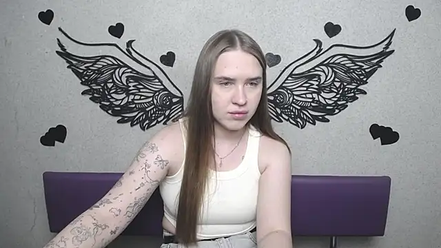 LauraHlot webcam