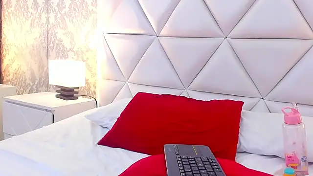 ScarletJons webcam