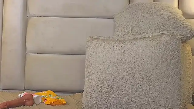 EmilyQueen3x webcam