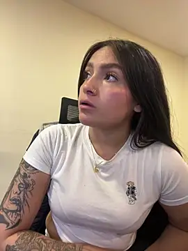 Alyha_Cortes webcam