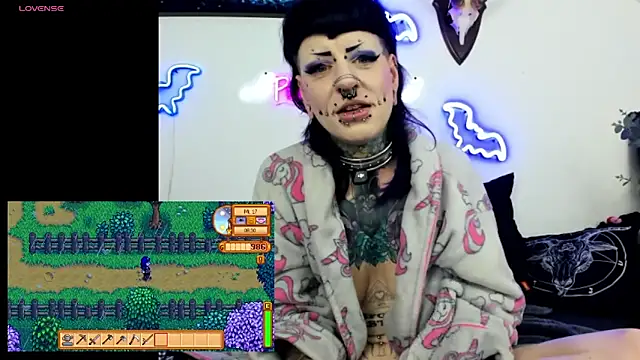 Purple_Coffin666 webcam