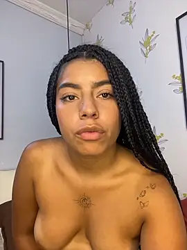 Laia_white webcam