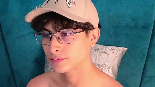 Aaron_Eze webcam