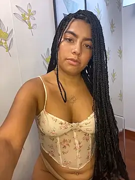 Laia_white webcam