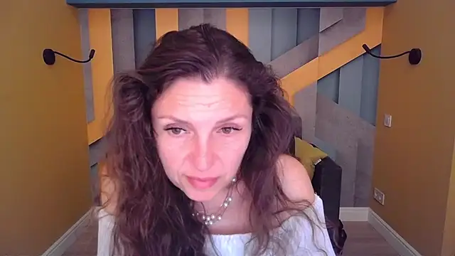EllaLong webcam