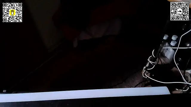 Guyst049 webcam