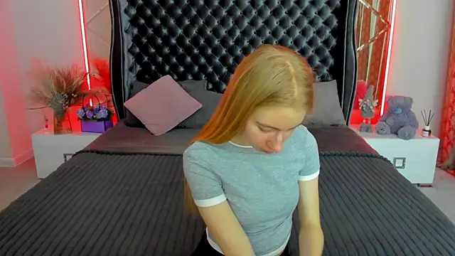 Alina_Blonde webcam