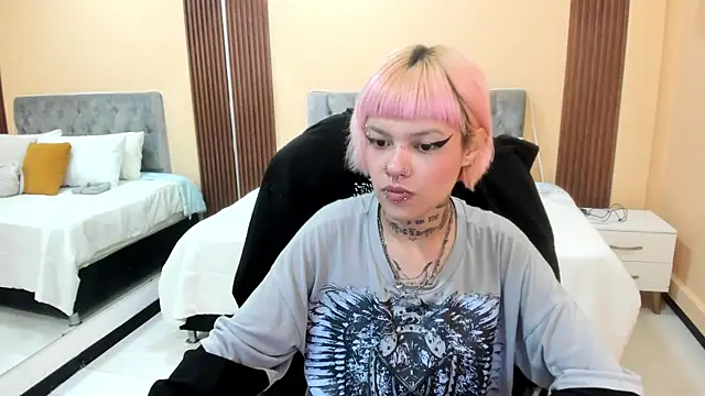 Bela_Craxkerr webcam