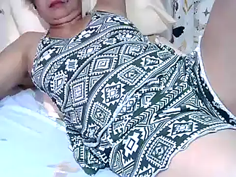 urwife_tobe webcam