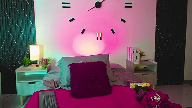aurora_petitee webcam