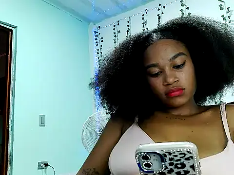 Akemy_Saunders webcam