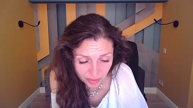 EllaLong webcam