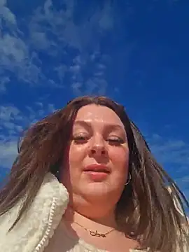 BaddieBellaUK live sex cam