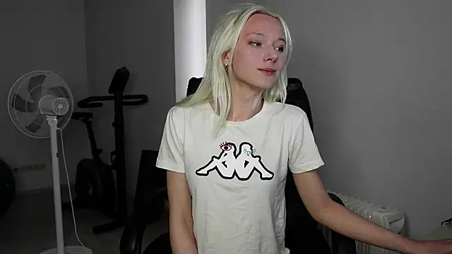Laura_Chaplin webcam