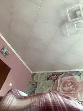 Laura_Miillf webcam